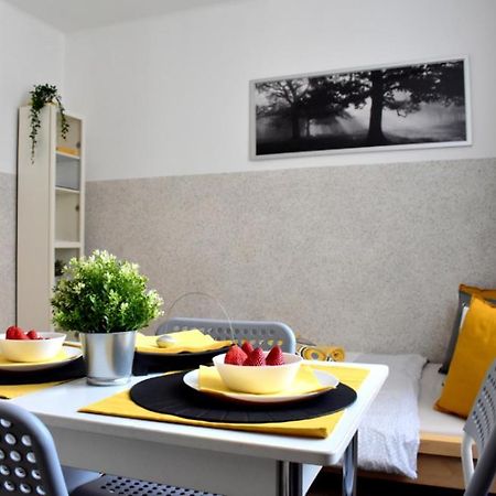 Romantic Bijou Apartment Near Old Town! Прага Екстериор снимка